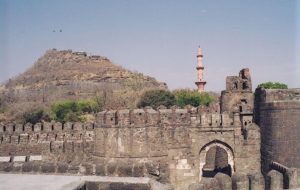 Reclaiming of the Hindu temple at Daulatabad Fort